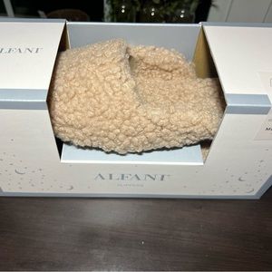 Size 7/8 Alfano Slippers Never Worn
